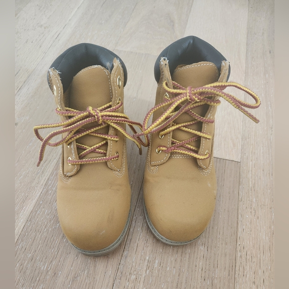 UNBRANDED | Timberland-style boot - Picture 3 of 8